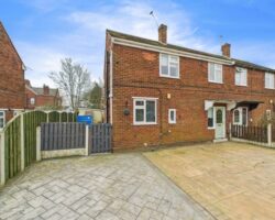 18 Crest Drive,  Pontefract